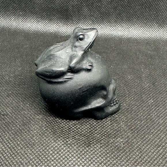 Obsidian Skull & Frog - Picture 4 of 7